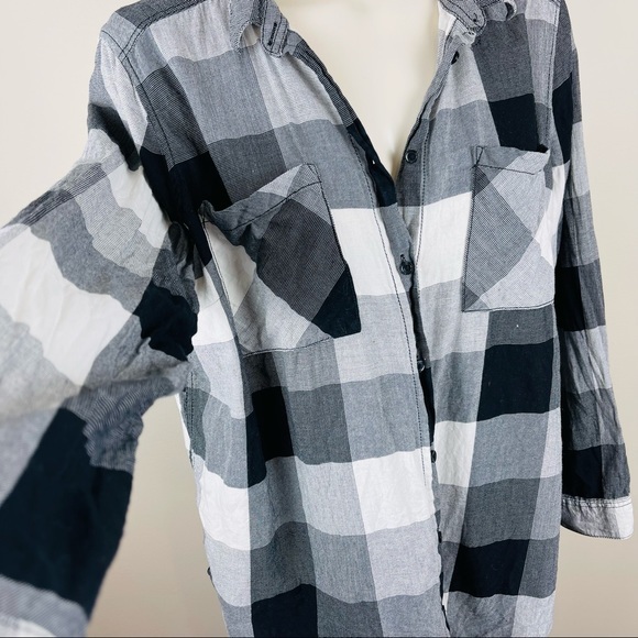 Divided Tops - 3/$25 DIVIDED H&M Plaid Casual button down shirt Check pattern long sleeves 14